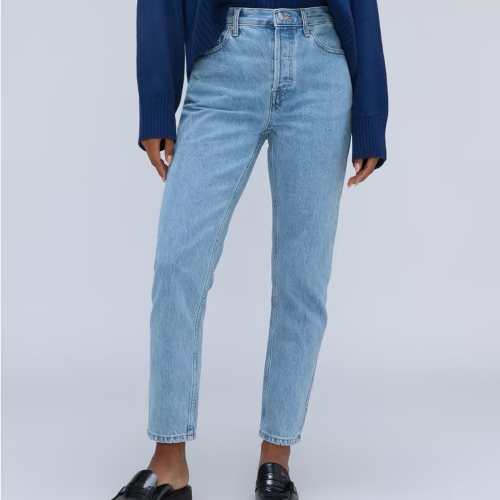 Everlane Curvy Cheeky Jean in light blue wash
